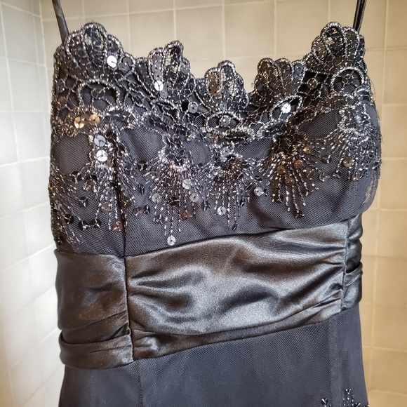 Short formal dress - Picture 4 of 5